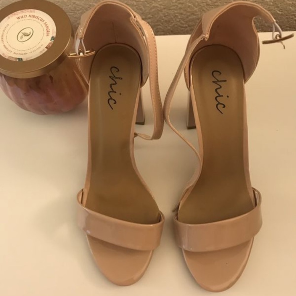 Cute Nude Heels 🥂